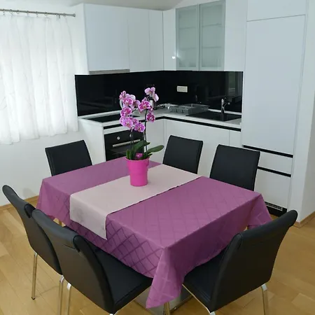 Apartment Marina *